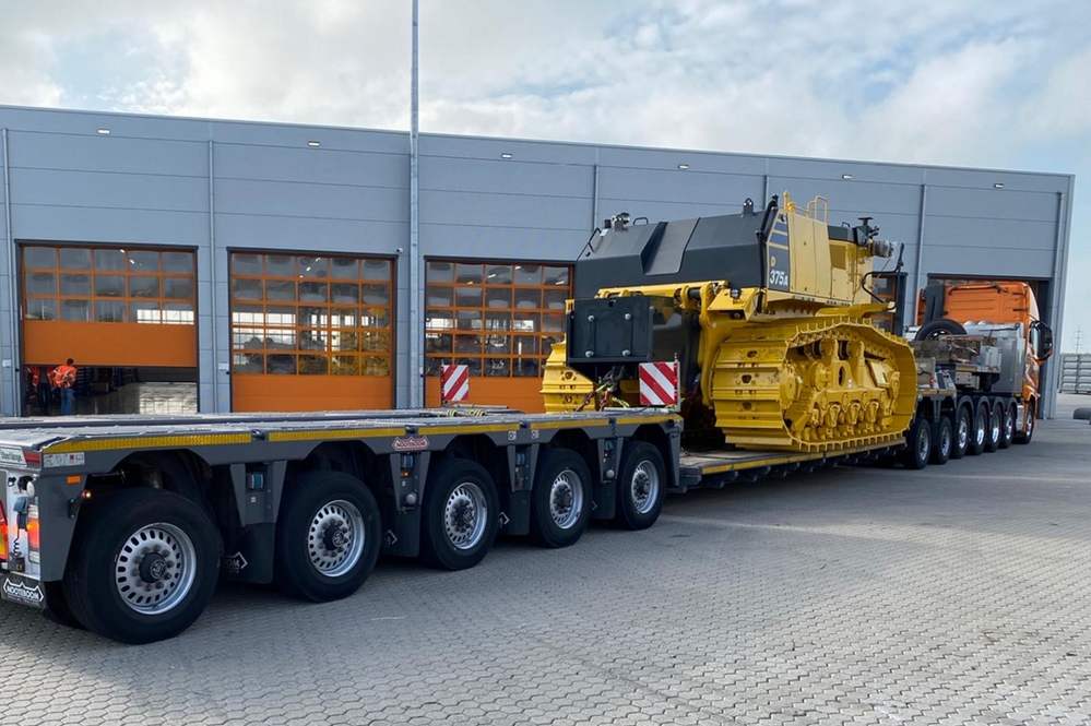 Delivery of a large bulldozer