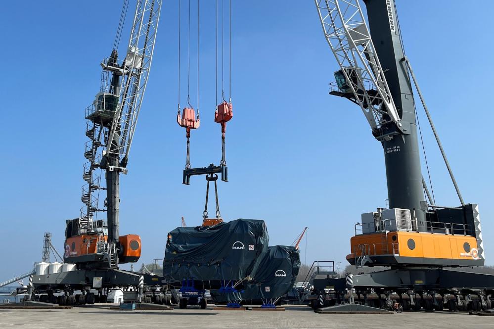 First LHM Tandem Lift at our New Moerdijk Terminal