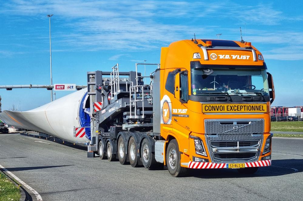 The first wind blades for Windplan Blauw Flevopolder 