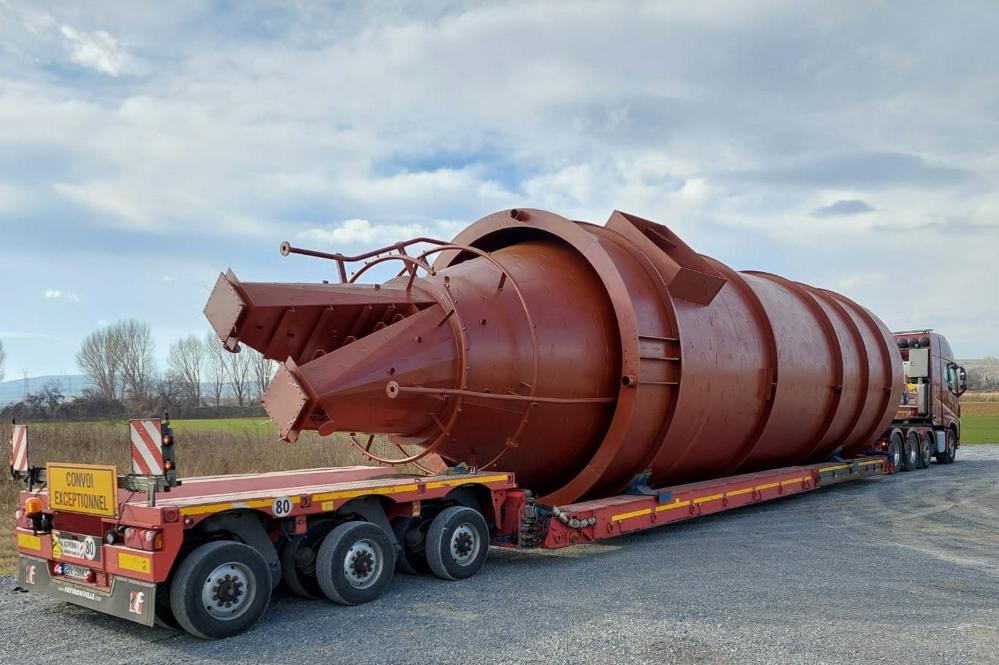 Van der Vlist transports large silos from Greece to Germany