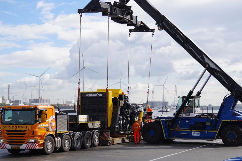 Van der Vlist transports 440T to Ghana