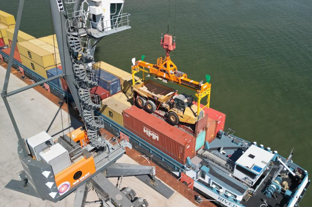 Van der Vlist : Votre partenaire pour les services flatrack et conteneurs